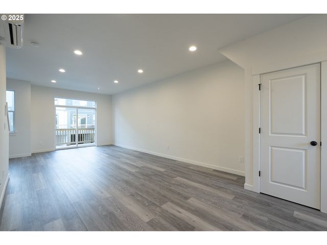 11191 Se STARK St, Portland, OR 97216