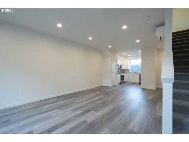 11191 Se STARK St, Portland, OR 97216