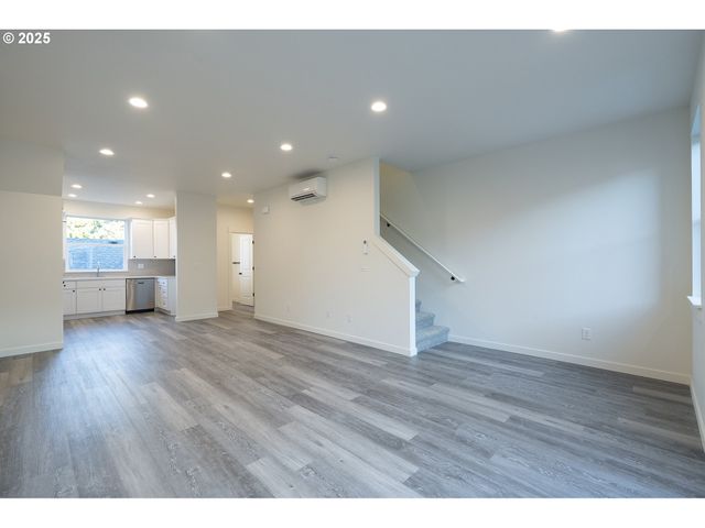 11191 Se STARK St, Portland, OR 97216