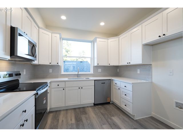 11191 Se STARK St, Portland, OR 97216