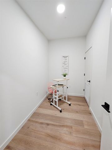 2209 S 1st ST 323, Austin, TX 78704