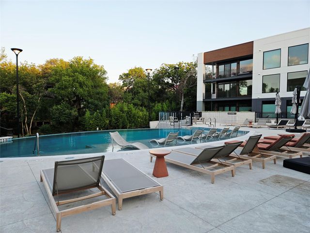 2209 S 1st ST 323, Austin, TX 78704