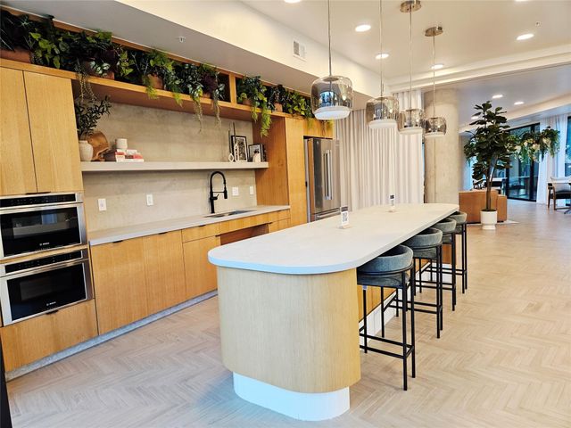 2209 S 1st ST 323, Austin, TX 78704