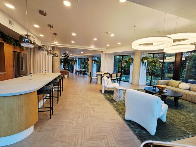 2209 S 1st ST 323, Austin, TX 78704