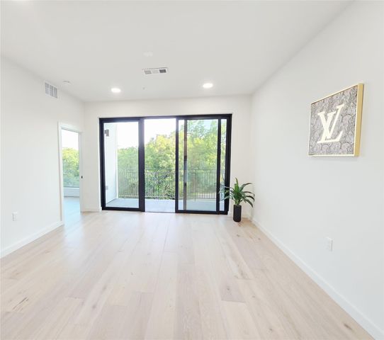 2209 S 1st ST 323, Austin, TX 78704