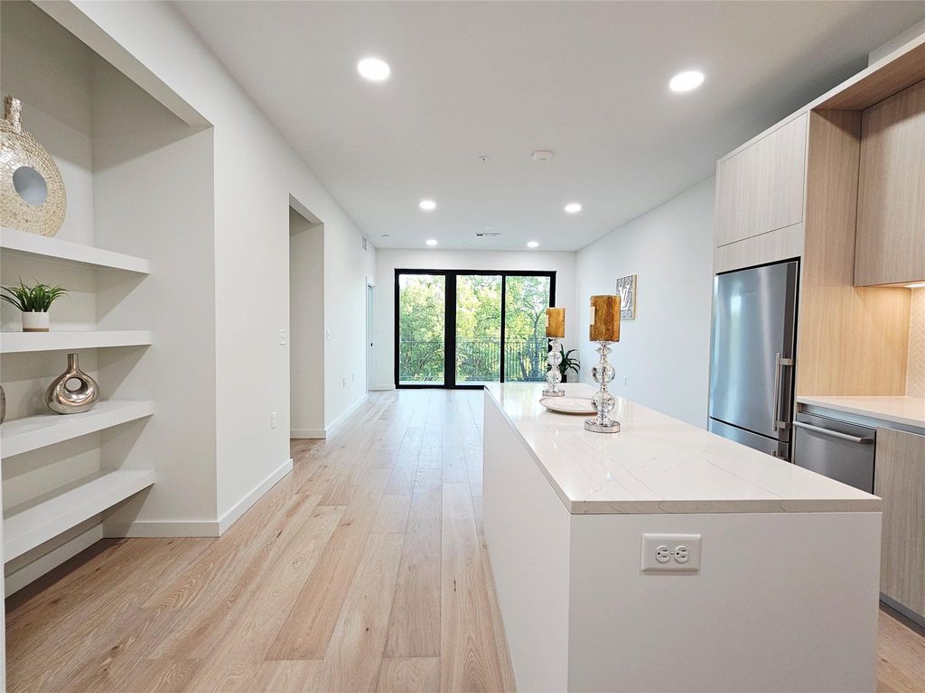 2209 S 1st ST 323, Austin, TX 78704