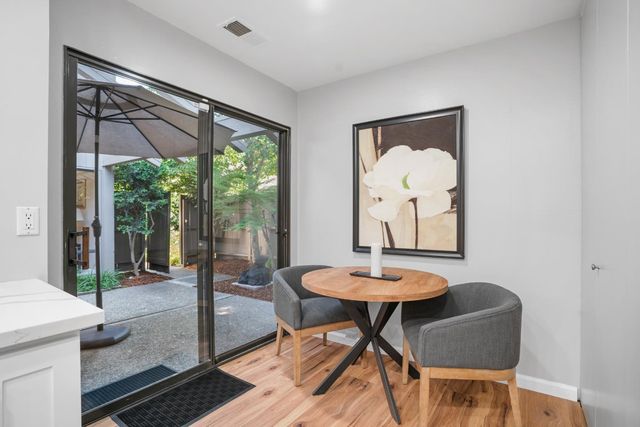 411 Dunbarton Cir, Sacramento, CA 95825