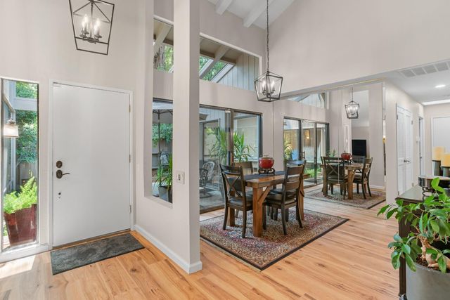 411 Dunbarton Cir, Sacramento, CA 95825