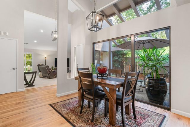 411 Dunbarton Cir, Sacramento, CA 95825