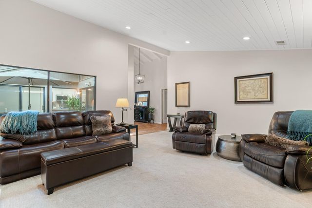 411 Dunbarton Cir, Sacramento, CA 95825