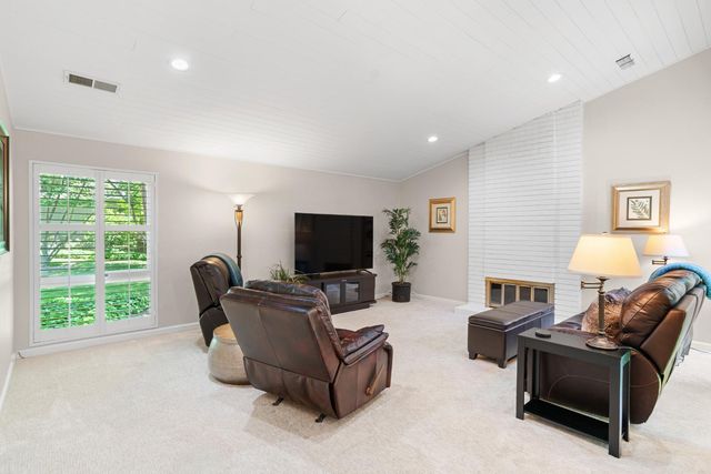 411 Dunbarton Cir, Sacramento, CA 95825