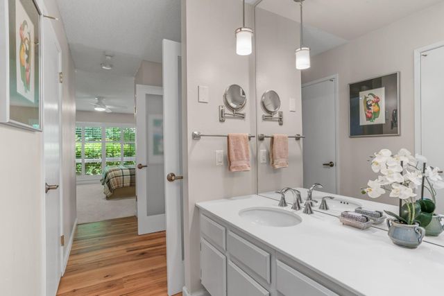 411 Dunbarton Cir, Sacramento, CA 95825