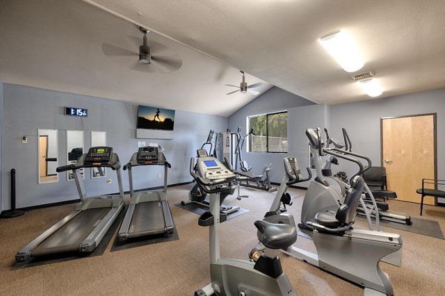 411 Dunbarton Cir, Sacramento, CA 95825