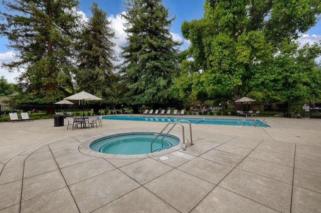 411 Dunbarton Cir, Sacramento, CA 95825