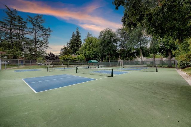 411 Dunbarton Cir, Sacramento, CA 95825