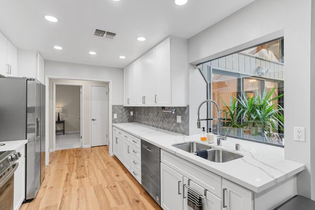 411 Dunbarton Cir, Sacramento, CA 95825