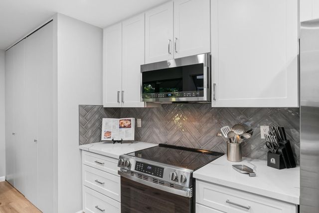 411 Dunbarton Cir, Sacramento, CA 95825