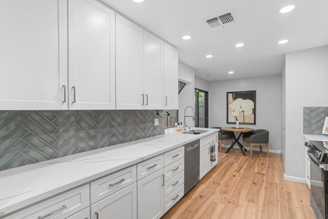 411 Dunbarton Cir, Sacramento, CA 95825