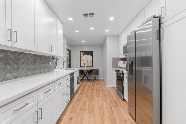 411 Dunbarton Cir, Sacramento, CA 95825