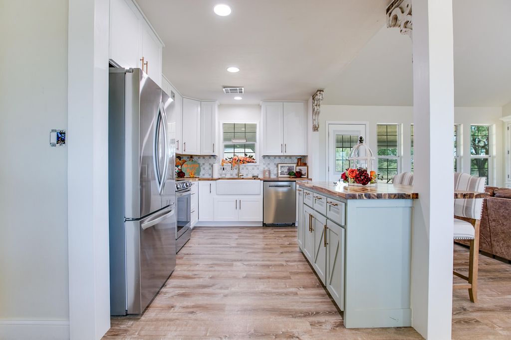 Image 10 of property listing at 12274 Twin Lakes Lane, San Angelo, TX 76904