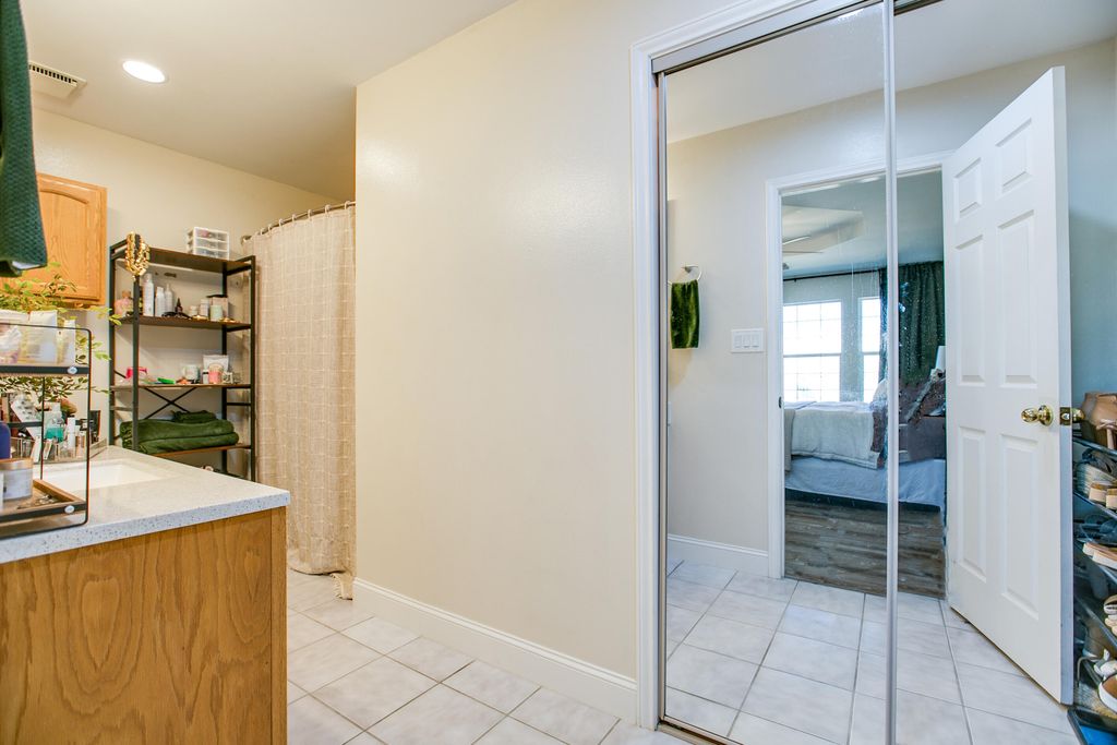 Image 16 of property listing at 12274 Twin Lakes Lane, San Angelo, TX 76904