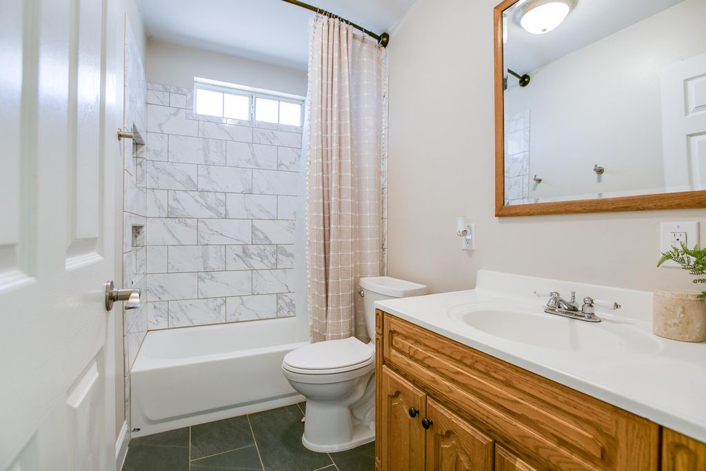 Image 19 of property listing at 12274 Twin Lakes Lane, San Angelo, TX 76904