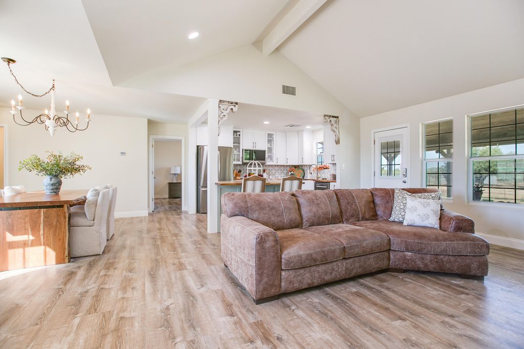 Image 2 of property listing at 12274 Twin Lakes Lane, San Angelo, TX 76904