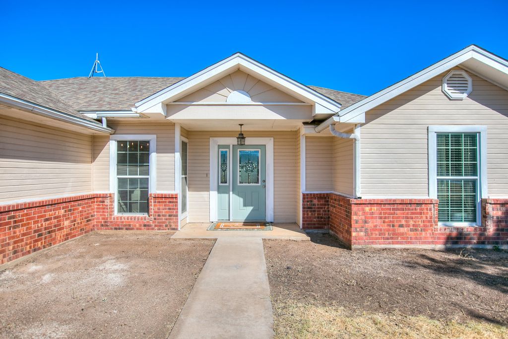 Image 6 of property listing at 12274 Twin Lakes Lane, San Angelo, TX 76904