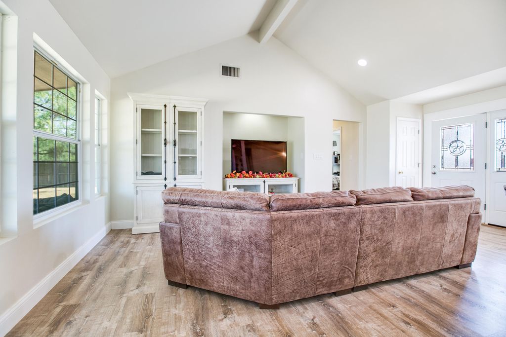 Image 7 of property listing at 12274 Twin Lakes Lane, San Angelo, TX 76904