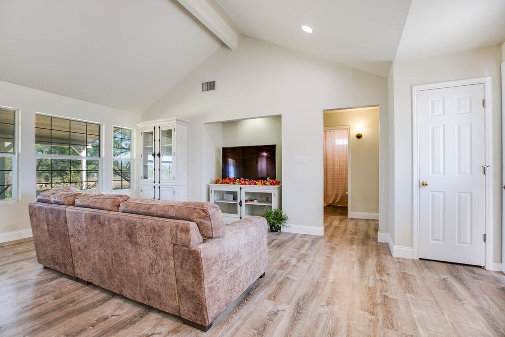 Image 8 of property listing at 12274 Twin Lakes Lane, San Angelo, TX 76904