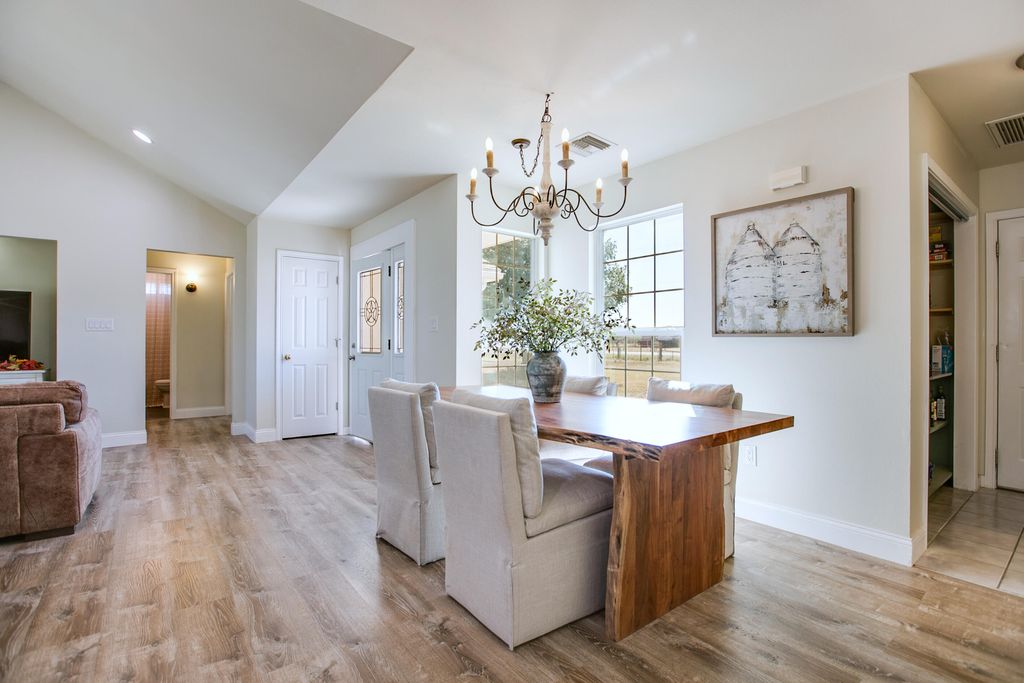 Image 9 of property listing at 12274 Twin Lakes Lane, San Angelo, TX 76904