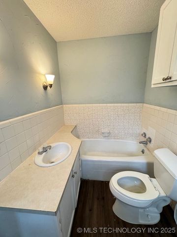 208 B Street SW, Ardmore, OK 73401