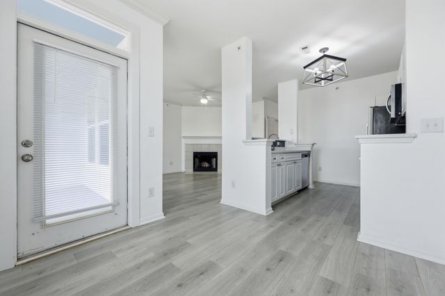130 River Landing Drive 10302, Charleston, SC 29492