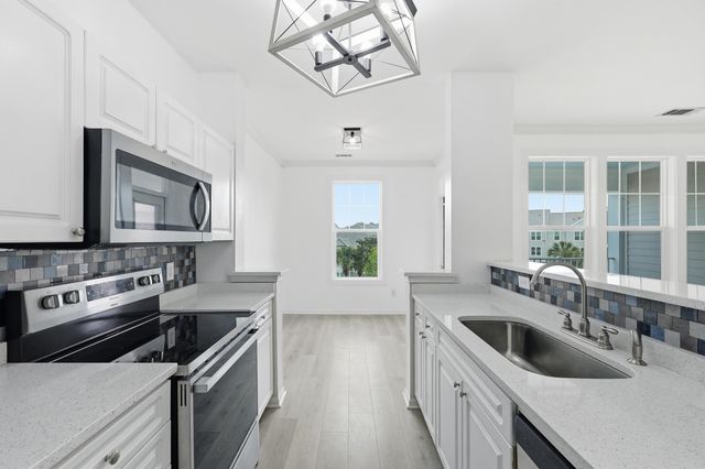 130 River Landing Drive 10302, Charleston, SC 29492