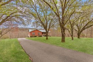 3120 Country Side Dr, Centerville, TN 37033