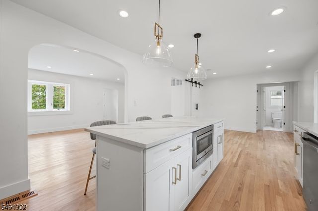 34 Howard St, Verona Twp., NJ 07044