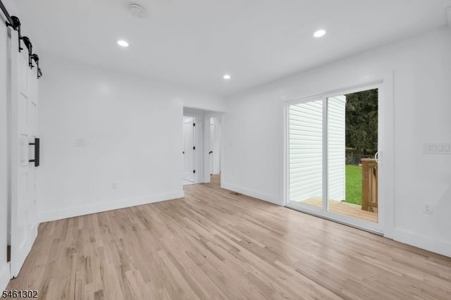 34 Howard St, Verona Twp., NJ 07044