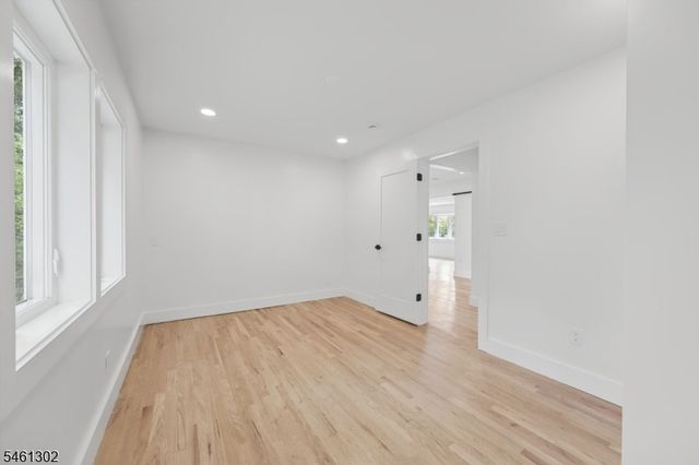 34 Howard St, Verona Twp., NJ 07044