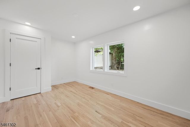 34 Howard St, Verona Twp., NJ 07044