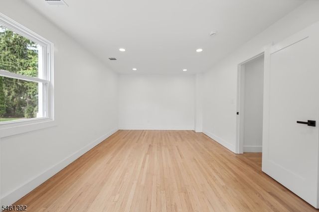 34 Howard St, Verona Twp., NJ 07044