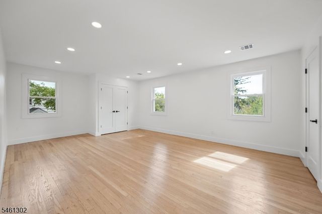 34 Howard St, Verona Twp., NJ 07044