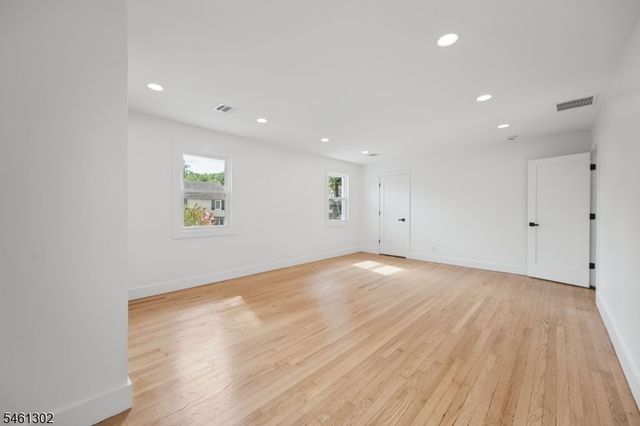 34 Howard St, Verona Twp., NJ 07044
