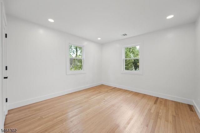 34 Howard St, Verona Twp., NJ 07044