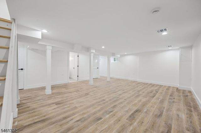 34 Howard St, Verona Twp., NJ 07044