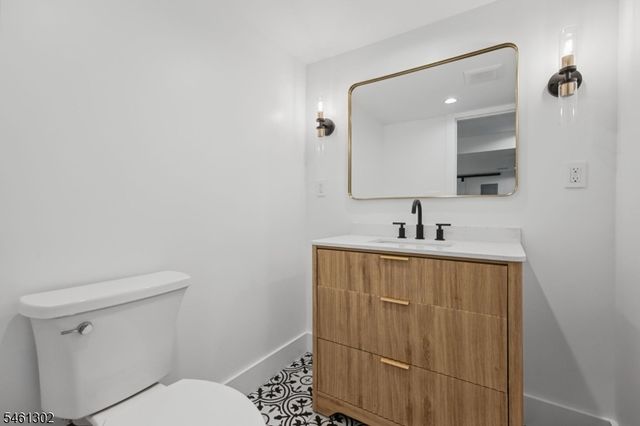 34 Howard St, Verona Twp., NJ 07044