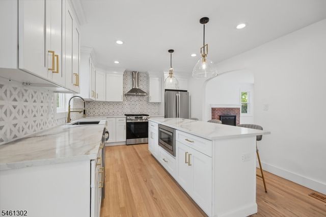34 Howard St, Verona Twp., NJ 07044