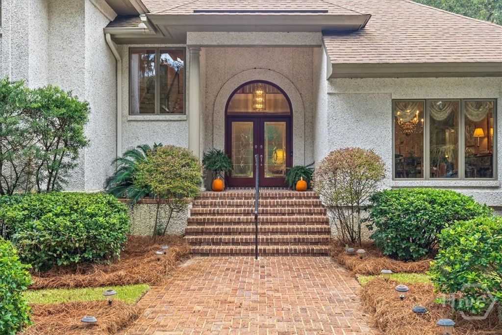 Image 2 of property listing at 2 Windwalk Lane, Savannah, GA 31411