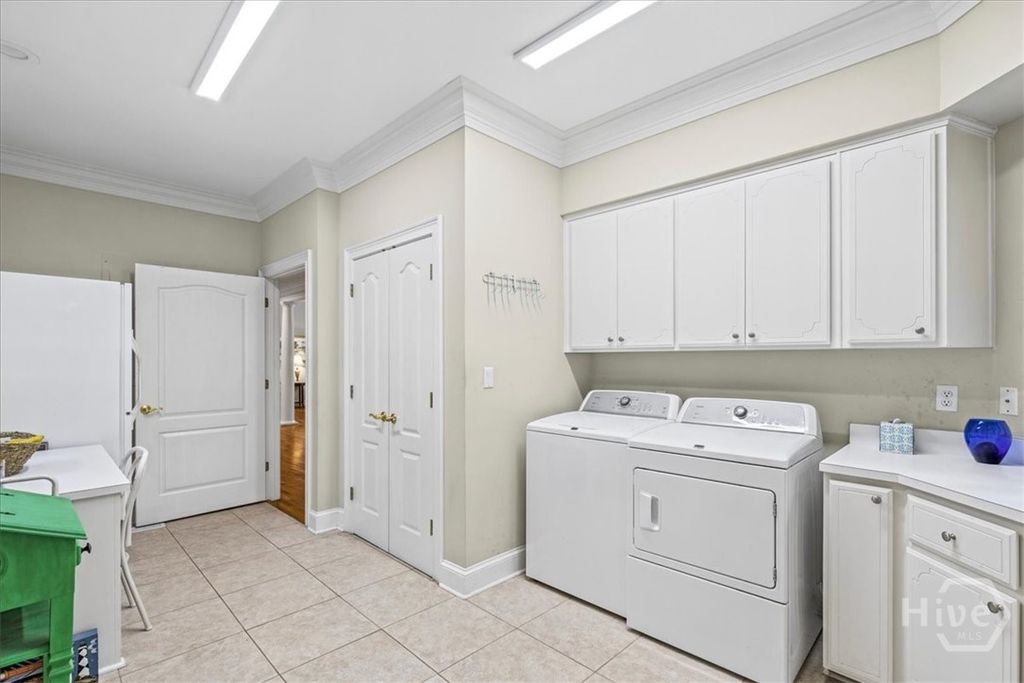 Image 27 of property listing at 2 Windwalk Lane, Savannah, GA 31411