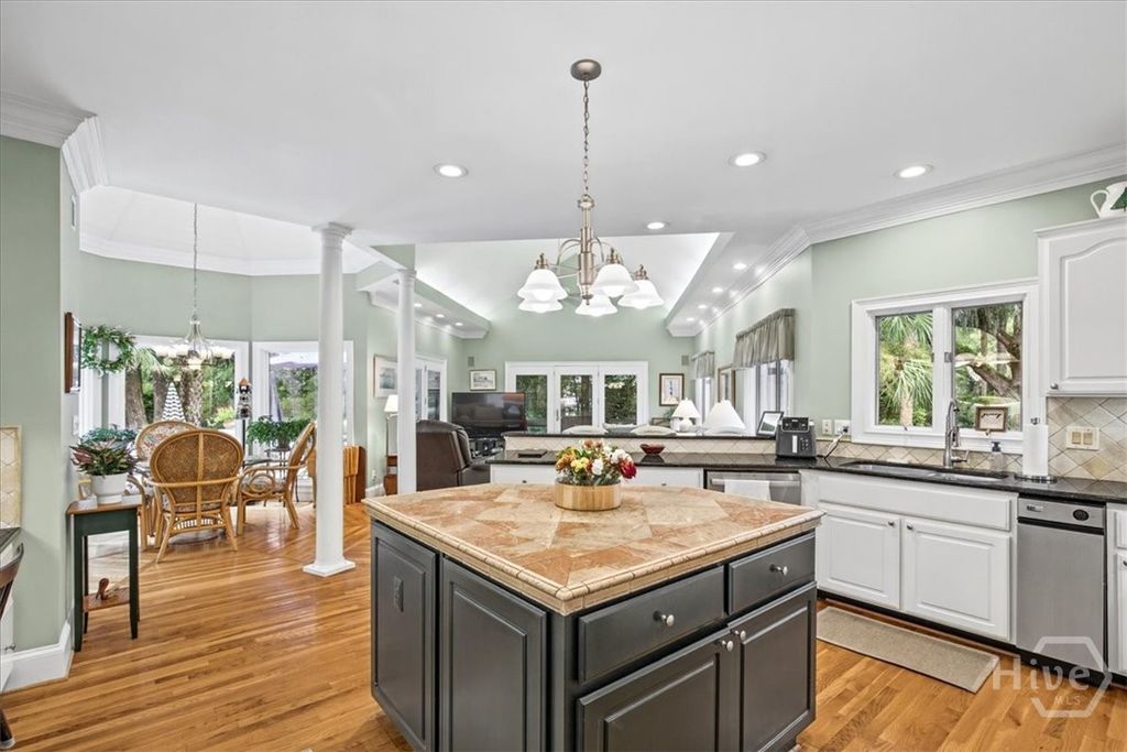 Image 30 of property listing at 2 Windwalk Lane, Savannah, GA 31411
