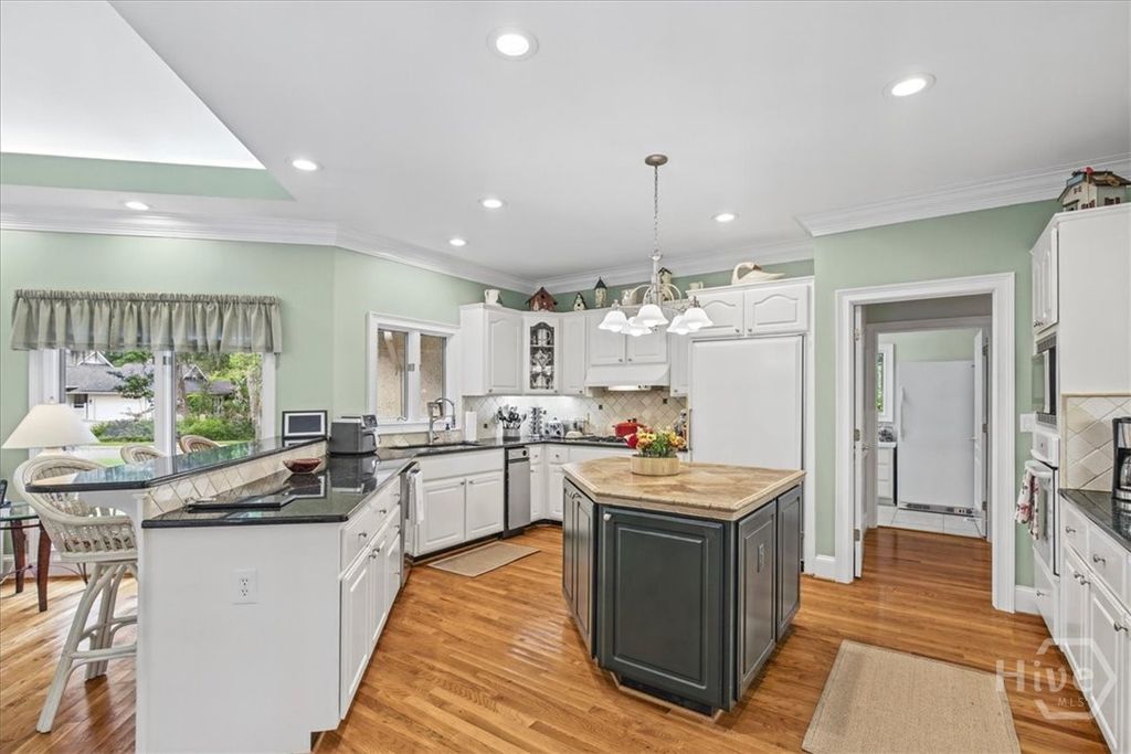 Image 31 of property listing at 2 Windwalk Lane, Savannah, GA 31411